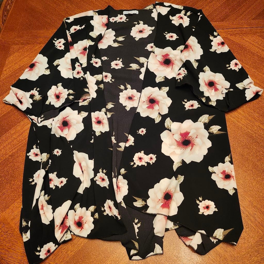Women's Boutique Plus Size 2X Black Pink Floral Shrug A2
